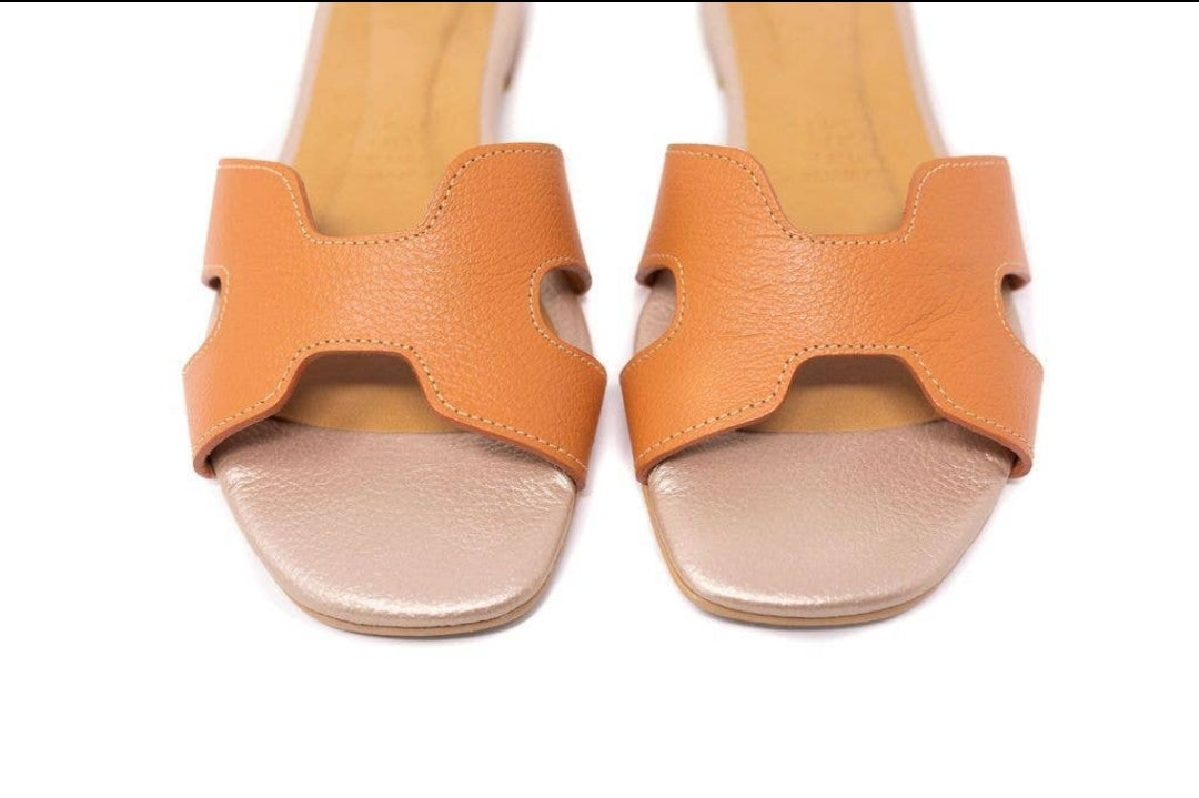 Ladrillo Flat Sandal Upper: 100% Leather Lining: Leather Innersole: Leather Ousole Material: Handmade 3mm of plush foam padding Made in Colomb - NHOVIDSHOP